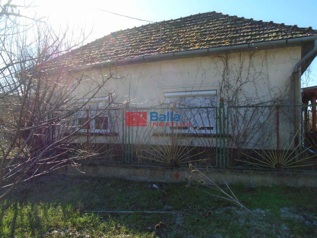 Tiszakécske, Kerekdomb utca, 90 m²-es, családi ház, 3 szobás