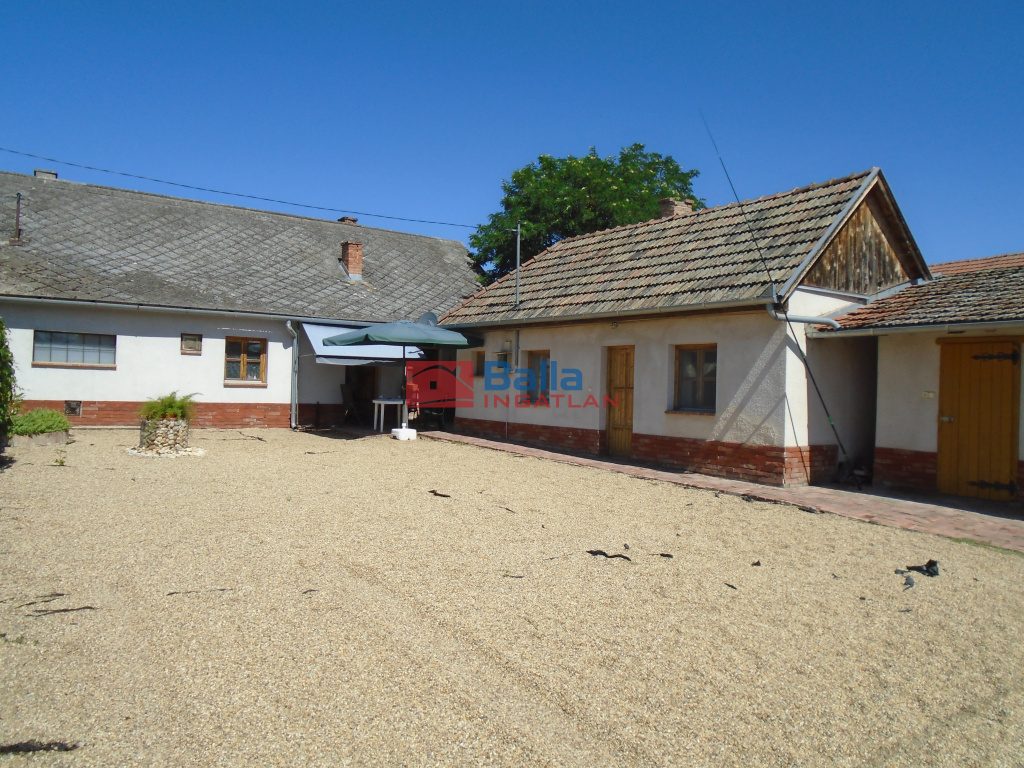 Tiszakécske, Kígyó utca, 70 m²-es, családi ház, 2 szobás, jó állapotú