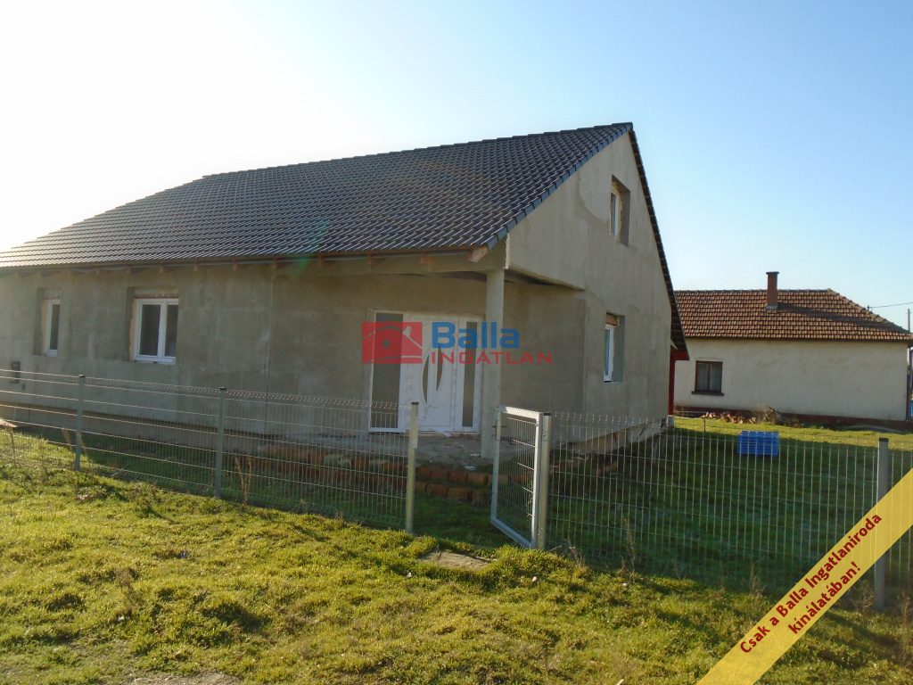 Tiszakécske, Rév út, 146 m²-es, családi ház, 2 szobás, új építésű állapotú