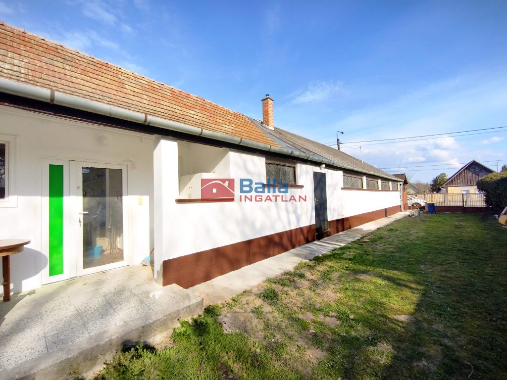 Tóalmás, Béke út, 156 m²-es, 2 generációs, családi ház, 3 szobás