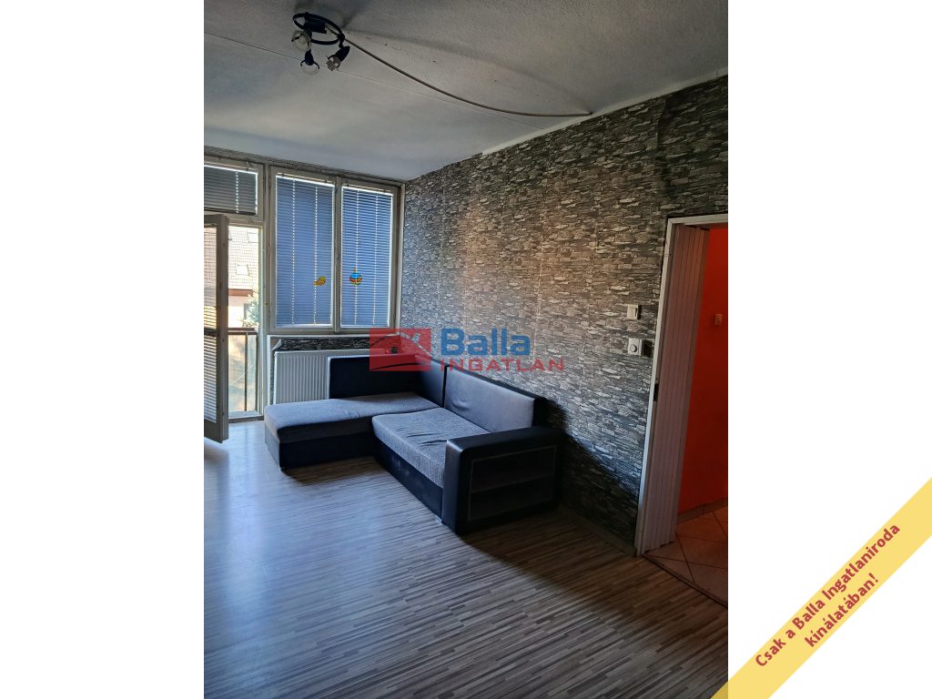 Tököl, Máltai utca, 62 m²-es, társasházi lakás, 2 szobás, felújítandó állapotú