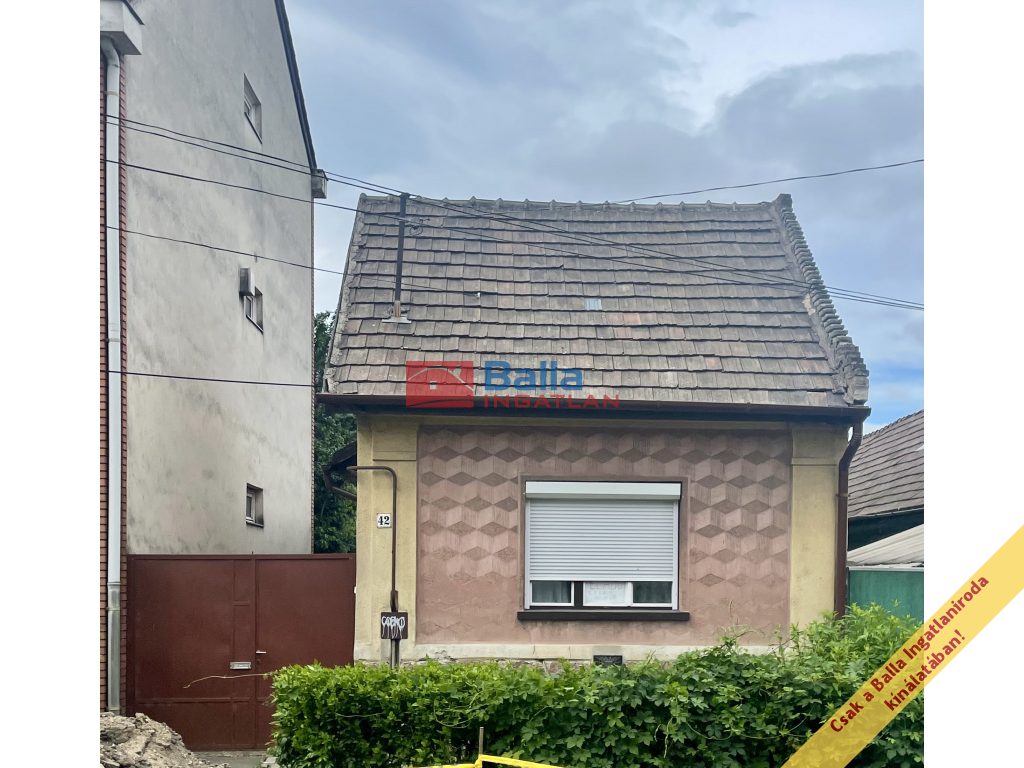 Vác, Belváros, 60 m²-es, családi ház, 2 szobás, felújítandó állapotú