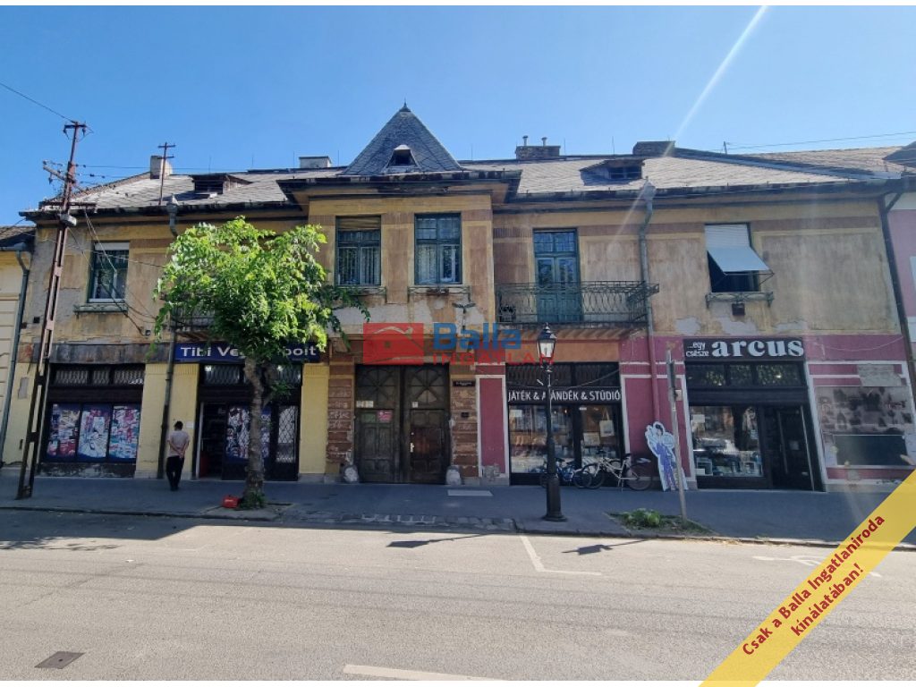 Vác, Köztársaság út, 45 m²-es, társasházi lakás, 1 szobás, felújítandó állapotú