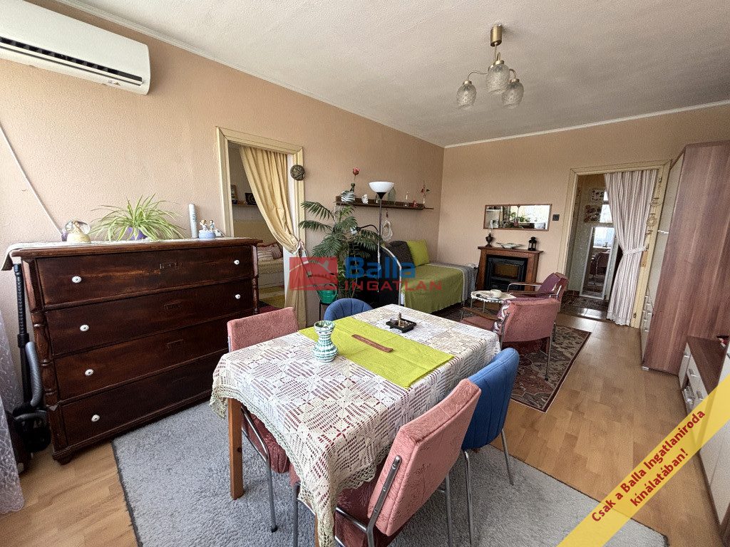 Vác, Vám utca, 52 m²-es, társasházi lakás, 2 szobás, jó állapotú