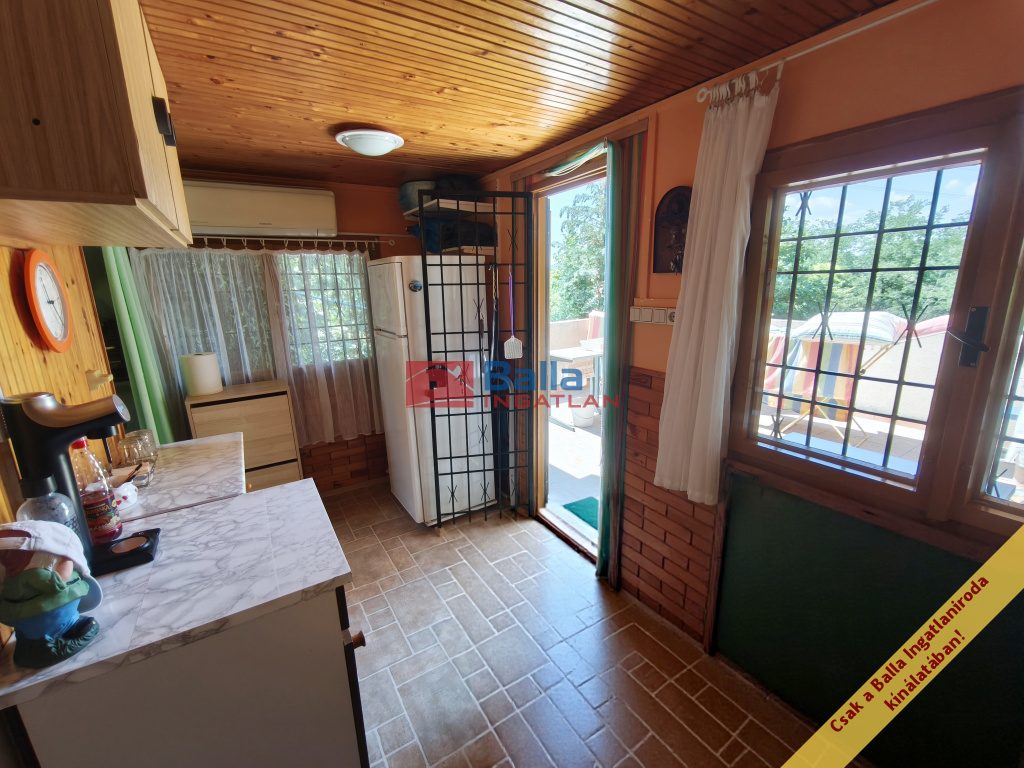 Vácrátót, Gát utca, 45 m²-es, földszinti, üdülő, 3 szobás, átlagos állapotú