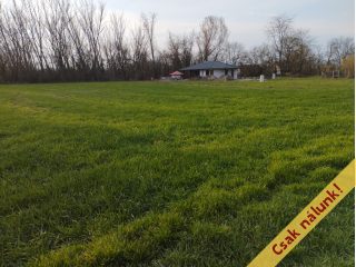 Eladó 950 m²-estelek Áporka, Petőfi utca: 22'500'000 Ft