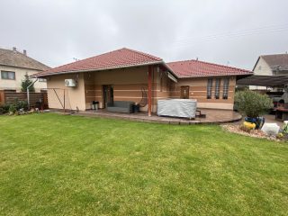 Eladó 110 m²-escsaládi ház Aszód, Berkes utca: 99'900'000 Ft