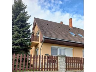 Eladó 320 m²-escsaládi ház Balatonendréd, Balatonendréd utca: 135'000'000 Ft