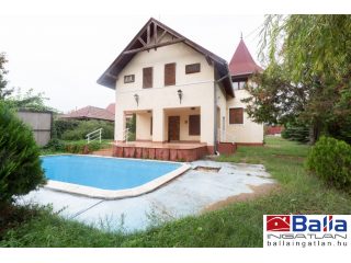 Eladó 330 m²-esegyéb vendéglátó egység Balatonföldvár, Csendes utca: 259'900'000 Ft