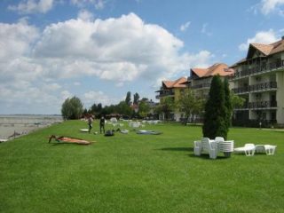 Eladó 95 m²-estársasházi lakás Balatonőszöd, VÍZPART: 147'900'000 Ft