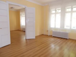 Kiadó 30 m²-esa kategóriás iroda Békéscsaba (Belváros) , Anrássy utca: 100'000 Ft