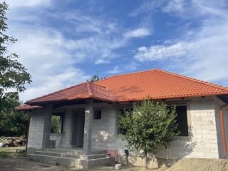 Eladó 155 m²-escsaládi ház Besnyő, Magán utca: 99'900'000 Ft