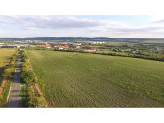 Eladó 5000 m²-estelek Biatorbágy, Premiere Outlet közelében út: 755'000 EUR