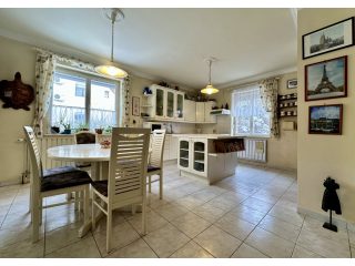 Eladó 330 m²-escsaládi ház Budakalász (Budakalász) , Budakalász: 209'000'000 Ft