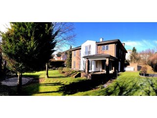 Eladó 280 m²-escsaládi ház Budaörs, Kertváros utca: 390'000'000 Ft