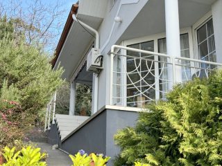 Eladó 276 m²-escsaládi ház Budaörs, Liliom utca: 309'000'000 Ft