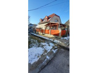 Eladó 140 m²-escsaládi ház Budaörs, Városközpont utca: 119'500'000 Ft