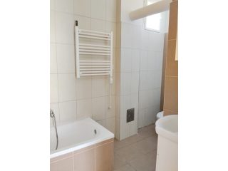 Kiadó 54 m²-estársasházi lakás IV. Kerület (Újpest) , Megyeri úthoz közeli csendes utca: 180'000 Ft