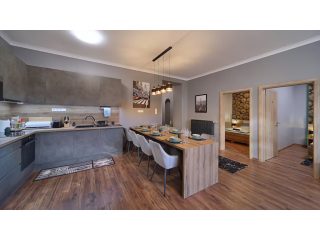 Kiadó 134 m²-estársasházi lakás VI. Kerület (Terézváros) , Izabella utca: 900'000 Ft