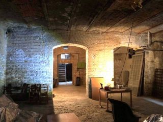 Eladó 125 m²-esüzlethelyiség utcai bejárat nélkül VIII. Kerület (Corvin negyed) , Ullői út: 34'990'000 Ft