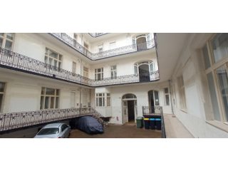 Eladó 43 m²-estársasházi lakás VIII. Kerület (Palotanegyed) , Kálvin térhez közel: 64'900'000 Ft