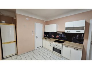 Eladó 38 m²-estársasházi lakás X. Kerület (Kőbánya) , Salgótarjáni út utca: 49'000'000 Ft