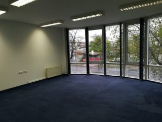 Kiadó 230 m²-esb kategóriás iroda XIII. Kerület (Angyalföld) , Röppentyű utca: 1'725 EUR
