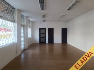 Eladó 73 m²-esüzlethelyiség utcai bejárattal XIX. Kerület (Lakótelep) , Csokonai pavilonsor: 14'900'000 Ft