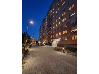 Eladó 73 m²-estársasházi lakás XIX. Kerület (Lakótelep) , Fő utca: 83'900'000 Ft