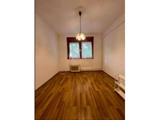 Kiadó 25 m²-estársasházi lakás XIX. Kerület (Óváros) , Jókai utca: 130'000 Ft