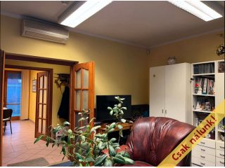 Eladó 270 m²-escsaládi ház XIX. Kerület (Óváros) , Óváros utca: 260'000'000 Ft