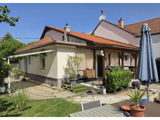 Eladó 80 m²-escsaládi ház XV. Kerület (Rákospalota-Kertváros) , Alag utca: 126'000'000 Ft