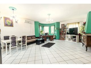 Eladó 479 m²-escsaládi ház XV. Kerület (Rákospalota) , Rákpspallotai körvasútsor sor: 180'000'000 Ft