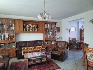 Eladó 229 m²-escsaládi ház XVI. Kerület (Cinkota) , Vidámvásár utca közeli utca: 229'000'000 Ft