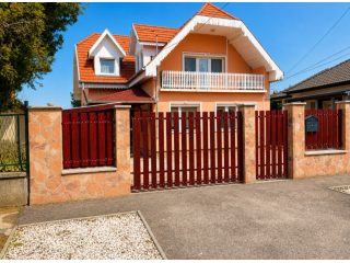 Eladó 160 m²-escsaládi ház XVII. Kerület (Rákoskeresztúr) , Felsőbánya utca: 152'000'000 Ft