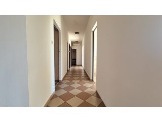 Eladó 240 m²-esüzlethelyiség utcai bejárattal XVII. Kerület (Rákoskeresztúr) , Ferihegyi út: 280'000'000 Ft