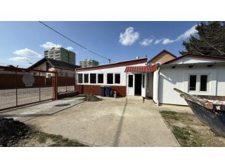 Kiadó 110 m²-esüzlethelyiség utcai bejárattal XVII. Kerület (Rákoskeresztúr) , Ferihegyi út: 508'000 Ft