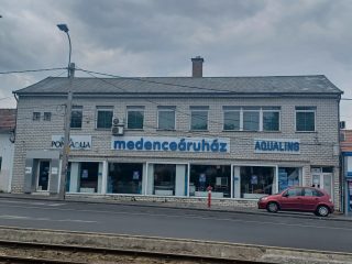 Eladó 450 m²-esüzlethelyiség utcai bejárattal XVIII. Kerület (Pestszentlőrinc) , Üllői út: 350'000'000 Ft