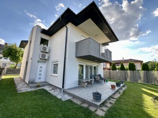 Eladó 130 m²-escsaládi ház XVIII. Kerület (Szent Imre-kertváros-Kétújfalu utcai lakótelep) , Halmierdő szomszédságában: 225'000'000 Ft