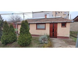 Eladó 32 m²-escsaládi ház XX. Kerület (Pacsirta telep) , Alsó határ út: 34'900'000 Ft