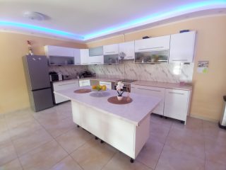 Eladó 130 m²-escsaládi ház XXI. Kerület (Ófalu) , II.RÁKÓCZI FERENC út: 69'890'000 Ft