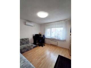 Eladó 95 m²-escsaládi ház Dinnyés, Központi utca: 93'000'000 Ft