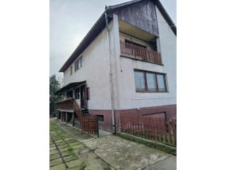 Eladó 208 m²-escsaládi ház Dunaharaszti, Toldi Miklós út közeli utca: 93'900'000 Ft