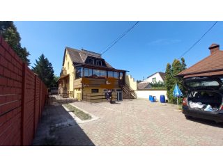 Eladó 550 m²-escsaládi ház Dunakeszi, Dunakeszi-Gyártelep állomáshoz közel: 348'000'000 Ft