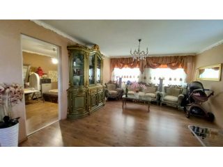 Eladó 200 m²-escsaládi ház Dunakeszi, Fő út közeli utca: 157'000'000 Ft