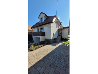 Eladó 210 m²-escsaládi ház Dunakeszi, Tóváros: 199'000'000 Ft