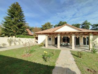 Eladó 200 m²-escsaládi ház Dunakeszi, Újszerű családi ház frekventált helyen eladó!: 245'000'000 Ft