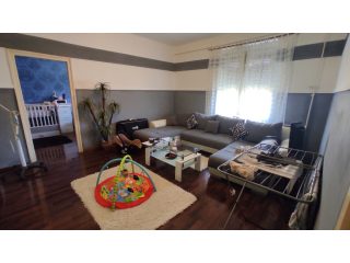 Eladó 50 m²-estársasházi lakás Dunaújváros, Esze Tamás utca: 33'500'000 Ft