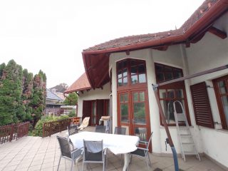 Eladó 350 m²-escsaládi ház Dunaújváros, Gőzmalom utca: 128'000'000 Ft