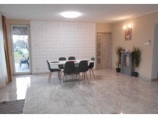 Eladó 125 m²-esikerház Érd (Újfalu) , Női neves utca: 113'000'000 Ft